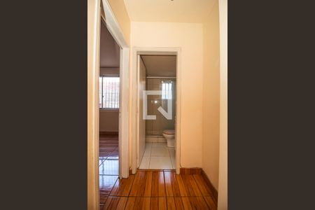 Corredor de apartamento à venda com 2 quartos, 40m² em Medianeira, Porto Alegre