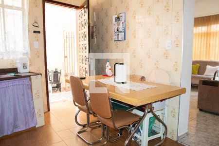 Casa à venda com 101m², 3 quartos e 2 vagasCozinha