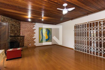 Casa à venda com 380m², 4 quartos e 3 vagasQuarto 2 Suite