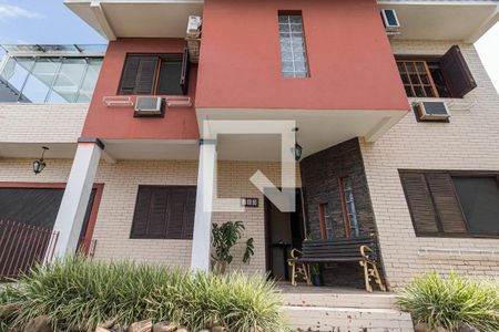 Casa à venda com 380m², 4 quartos e 3 vagasFachada