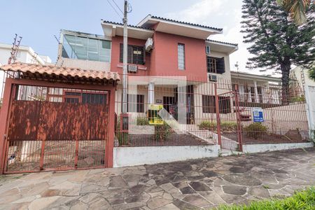 Casa à venda com 380m², 4 quartos e 3 vagasFachada