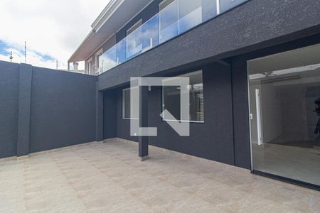 Casa para alugar com 130m², 3 quartos e 2 vagas Casa para alugar com 130m², 3 quartos e 2 vagasÁrea externa