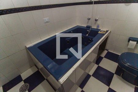 Casa à venda com 300m², 5 quartos e 2 vagas Casa à venda com 300m², 5 quartos e 2 vagasBanheiro 2