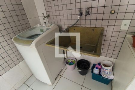 Casa à venda com 300m², 5 quartos e 2 vagas Casa à venda com 300m², 5 quartos e 2 vagasÁrea de Serviço