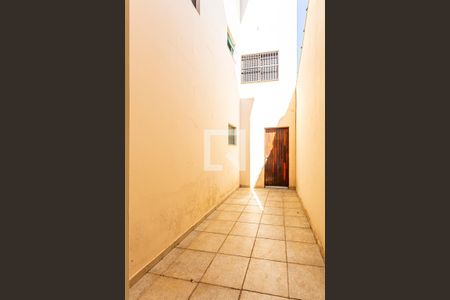 Casa à venda com 220m², 4 quartos e 4 vagasCorredor Externo