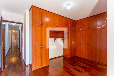 Casa à venda com 220m², 4 quartos e 4 vagasSuite 2