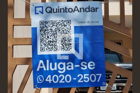 Casa à venda com 220m², 4 quartos e 4 vagasPlaquinha instalada no portão do imóvel