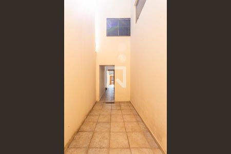 Casa à venda com 220m², 4 quartos e 4 vagasCorredor Externo