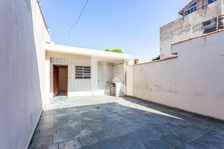 Casa à venda com 220m², 4 quartos e 4 vagasQuintal Fundos