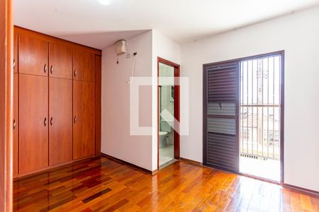 Casa à venda com 220m², 4 quartos e 4 vagasSuite 2