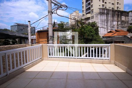 Casa para alugar com 160m², 4 quartos e 1 vaga Casa para alugar com 160m², 4 quartos e 1 vagaVaranda