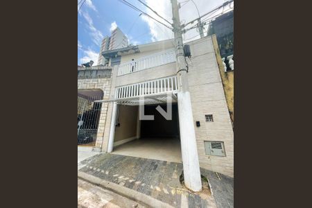 Casa para alugar com 160m², 4 quartos e 1 vaga Casa para alugar com 160m², 4 quartos e 1 vagaFachada
