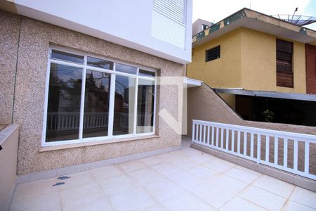 Casa para alugar com 160m², 4 quartos e 1 vaga Casa para alugar com 160m², 4 quartos e 1 vagaVaranda