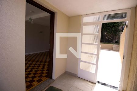 Casa para alugar com 160m², 4 quartos e 1 vaga Casa para alugar com 160m², 4 quartos e 1 vagaEntrada