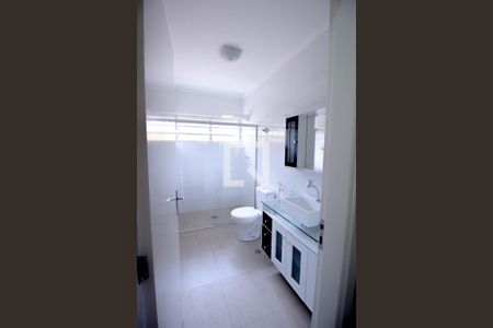 Casa para alugar com 160m², 4 quartos e 1 vaga Casa para alugar com 160m², 4 quartos e 1 vagaBanheiro