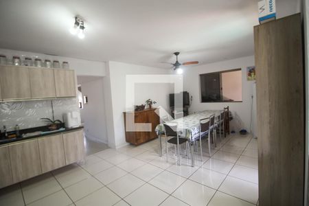 Casa à venda com 240m², 3 quartos e 2 vagas Casa à venda com 240m², 3 quartos e 2 vagasCozinha