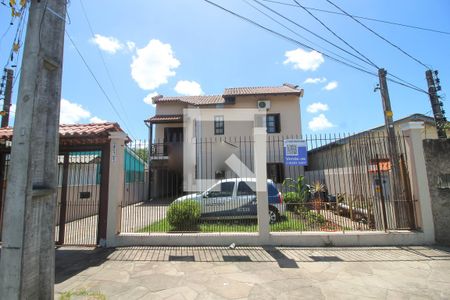 Casa à venda com 240m², 3 quartos e 2 vagas Casa à venda com 240m², 3 quartos e 2 vagasFachada