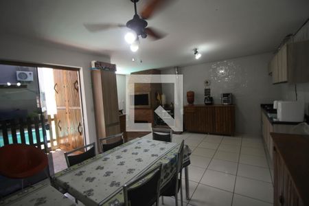Casa à venda com 240m², 3 quartos e 2 vagas Casa à venda com 240m², 3 quartos e 2 vagasCozinha