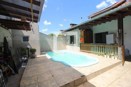 Casa à venda com 240m², 3 quartos e 2 vagas Casa à venda com 240m², 3 quartos e 2 vagasPiscina