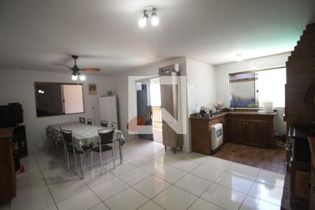 Casa à venda com 240m², 3 quartos e 2 vagas Casa à venda com 240m², 3 quartos e 2 vagasCozinha