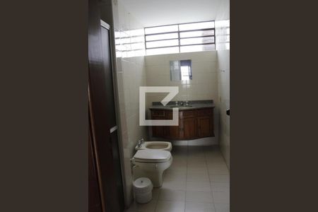 Casa à venda com 356m², 4 quartos e 4 vagasBanheiro 1