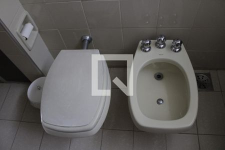 Casa à venda com 356m², 4 quartos e 4 vagasBanheiro 1