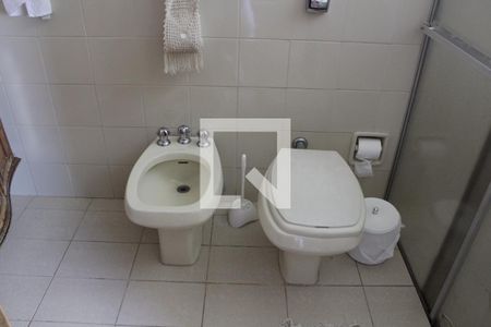 Casa à venda com 356m², 4 quartos e 4 vagasBanheiro da Suíte 2