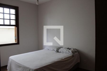 Casa à venda com 356m², 4 quartos e 4 vagasQuarto 2