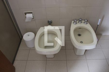 Casa à venda com 356m², 4 quartos e 4 vagasBanheiro da Suíte 1