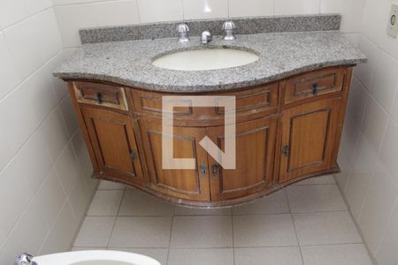 Casa à venda com 356m², 4 quartos e 4 vagasBanheiro 1