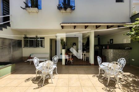 Casa à venda com 250m², 3 quartos e 2 vagasQuintal/área de lazer