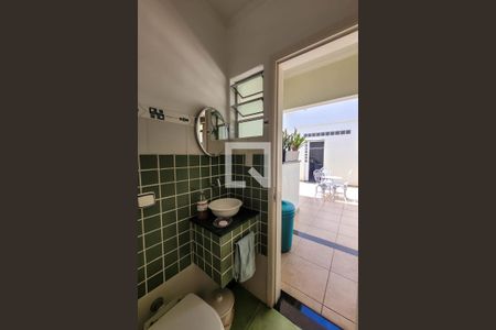 Casa à venda com 250m², 3 quartos e 2 vagasBanheiro de serviço