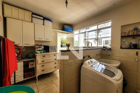 Casa à venda com 250m², 3 quartos e 2 vagasÁrea de Serviço