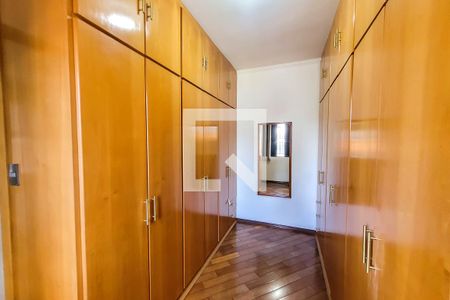Casa à venda com 250m², 3 quartos e 2 vagasCloset Quarto 3 - Suíte
