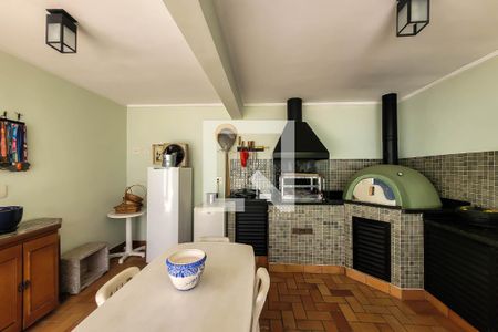 Casa à venda com 250m², 3 quartos e 2 vagasQuintal/área de lazer