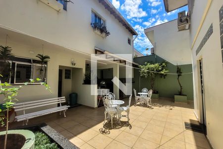 Casa à venda com 250m², 3 quartos e 2 vagasQuintal/área de lazer