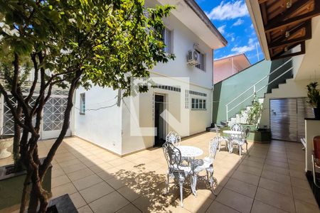Casa à venda com 250m², 3 quartos e 2 vagasQuintal/área de lazer