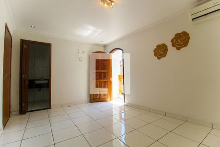 Casa para alugar com 240m², 3 quartos e 2 vagasSuíte 1