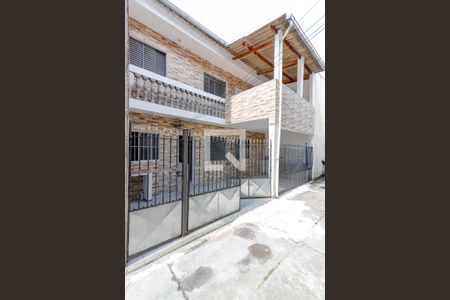 Casa para alugar com 70m², 3 quartos e 1 vaga Casa para alugar com 70m², 3 quartos e 1 vagaFachada