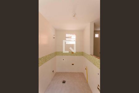Cozinha de casa de condomínio para alugar com 1 quarto, 28m² em Vila Nhocune, São Paulo