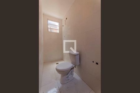 Banheiro de casa de condomínio para alugar com 1 quarto, 28m² em Vila Nhocune, São Paulo