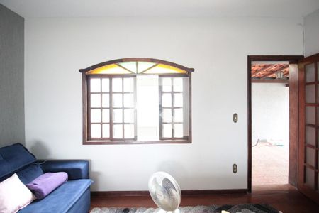 Casa à venda com 240m², 5 quartos e 8 vagasSala de TV