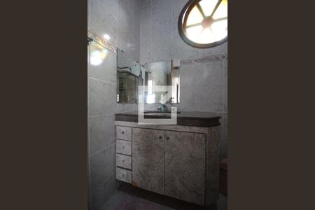 Casa à venda com 240m², 5 quartos e 8 vagasBanheiro Social