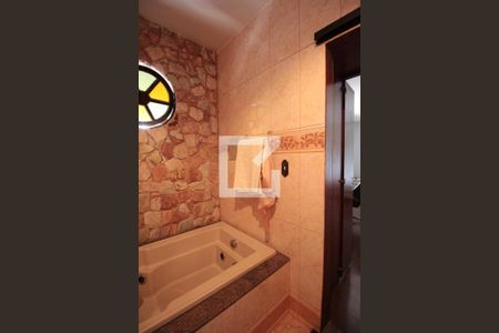 Casa à venda com 240m², 5 quartos e 8 vagasBanheiro da Suite