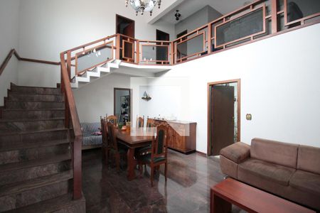 Casa à venda com 240m², 5 quartos e 8 vagasCopa