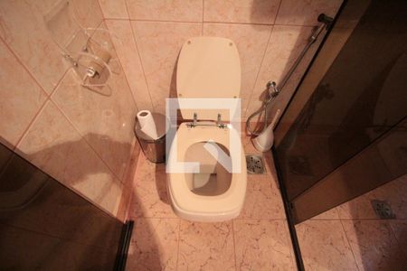 Casa à venda com 240m², 5 quartos e 8 vagasBanheiro da Suite