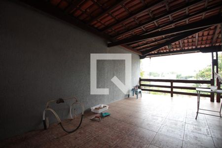 Casa à venda com 240m², 5 quartos e 8 vagasVaranda