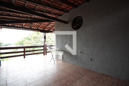 Casa à venda com 240m², 5 quartos e 8 vagasVaranda