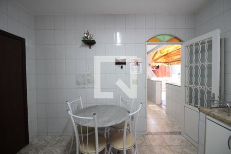 Casa à venda com 240m², 5 quartos e 8 vagasCozinha