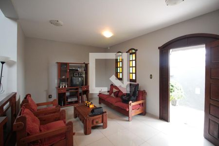 Sala de Estar de casa à venda com 5 quartos, 240m² em Santa Amélia, Belo Horizonte